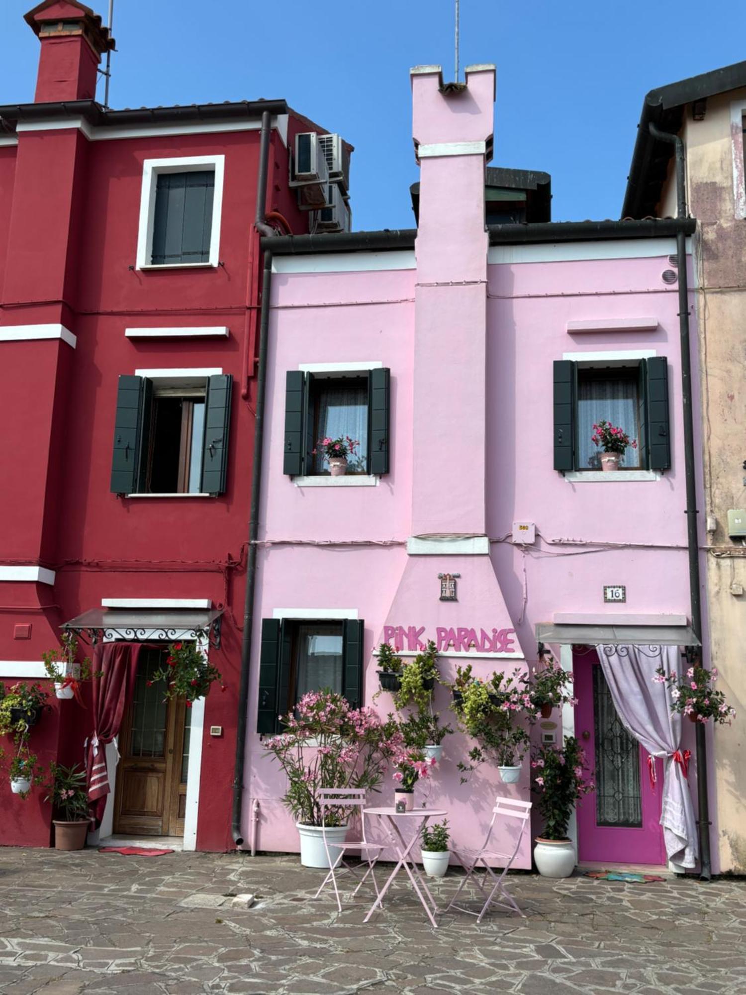 Pink Paradise Apartment *