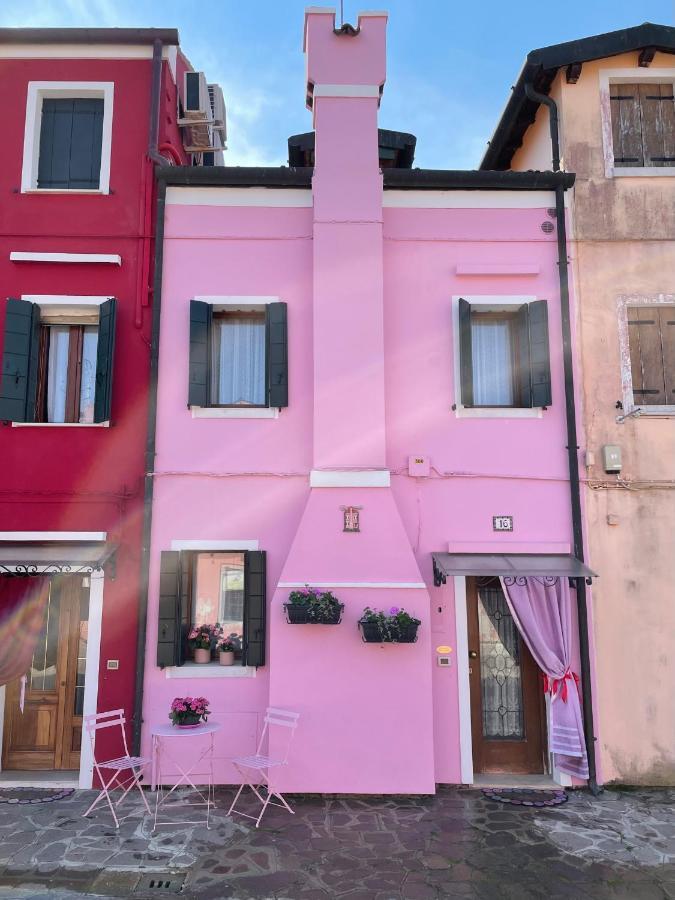 Pink Paradise Apartment